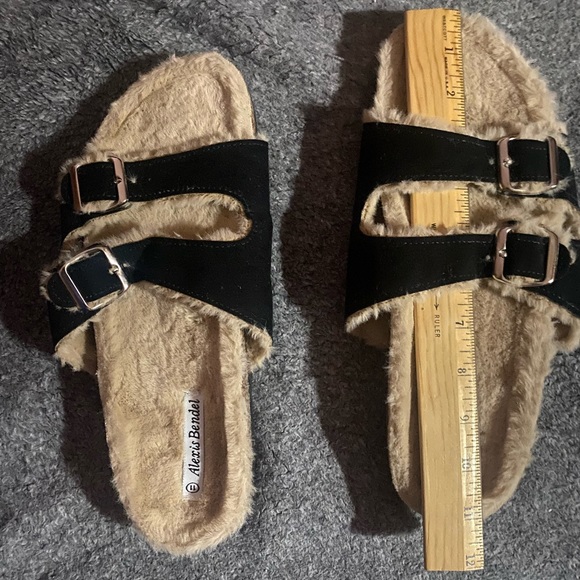 NWOT Alexis Bendel Black with Tan Interior Soft & Furry Flat Sandals in Size 11 - Picture 5 of 5